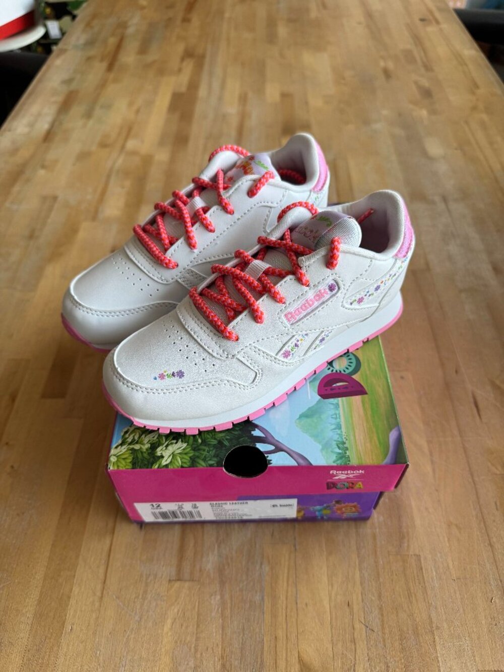 Dora The Explorer x Reebok Classic Sz 12